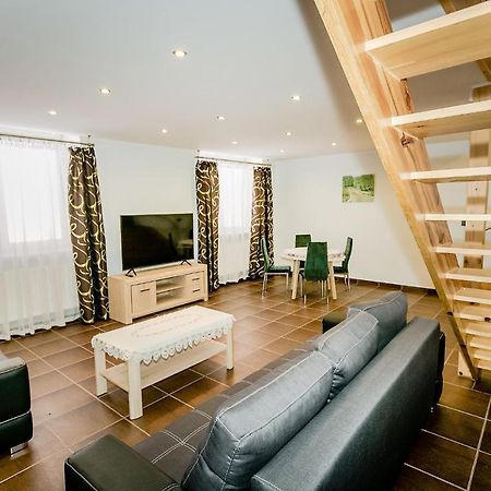 Апартаменты Apartament Stalowa Сталёва-Воля Экстерьер фото